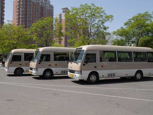 為什么開通企業班車一定要選擇班車租賃的形式?