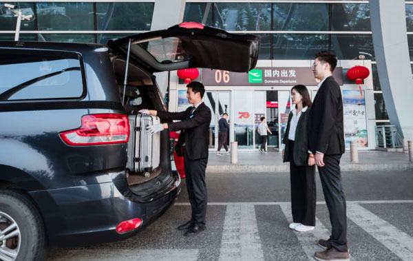 （深圳機(jī)場接送專車）深圳寶安機(jī)場的搬運(yùn)工