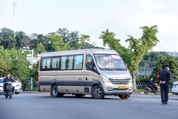 （深圳商務中巴租車）企業出行必備